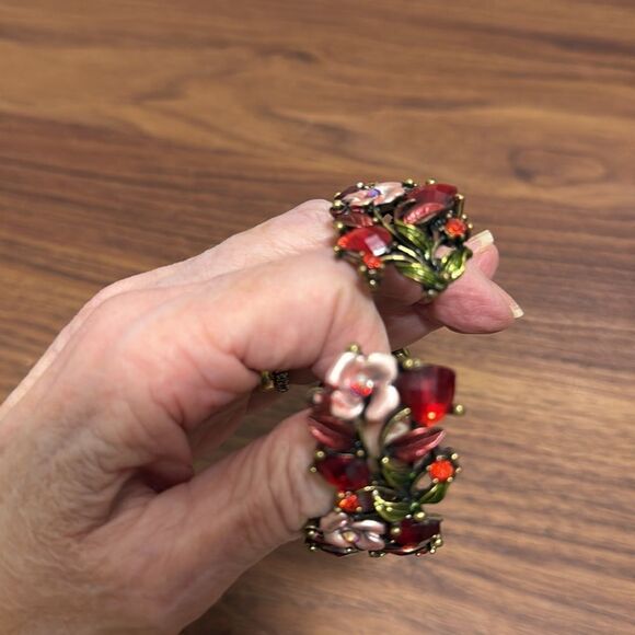 Vintage Hinged Floral Cuff Bracelet. Red Rhinestones, Burnished Goldtone, Pink. - Picture 6 of 6